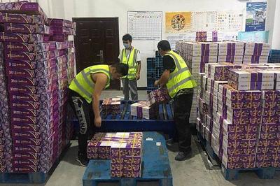 喀什機(jī)場首航“西梅號” 農(nóng)副產(chǎn)品銷售助力脫貧攻堅戰(zhàn)