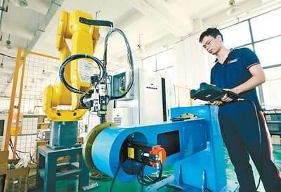 自主研發(fā)激光機(jī)器人 開啟機(jī)械設(shè)備研發(fā)新篇章